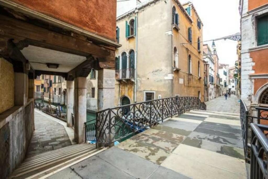 Casa Lucatello - Nel Cuore Di Venezia Apartment Luaran gambar